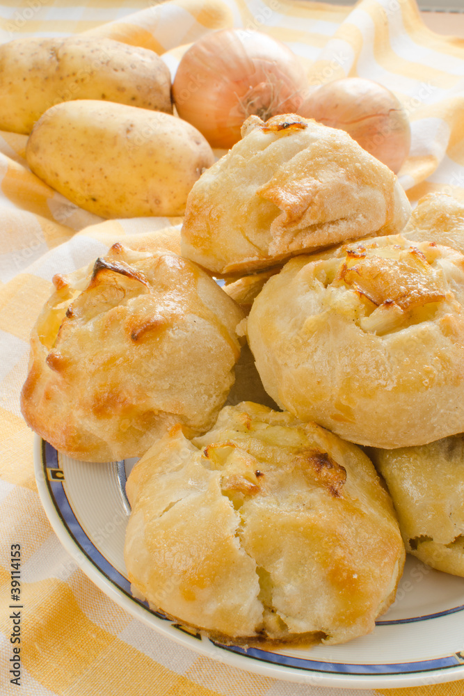Knishes with potato and onions (Jewish pastry)