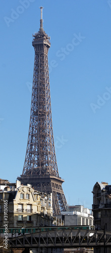Paris, tour Eiffel et métro aérien