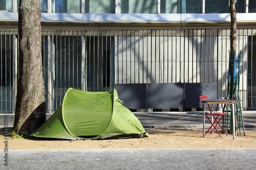 tente d'un sans domicile fixe, précarité