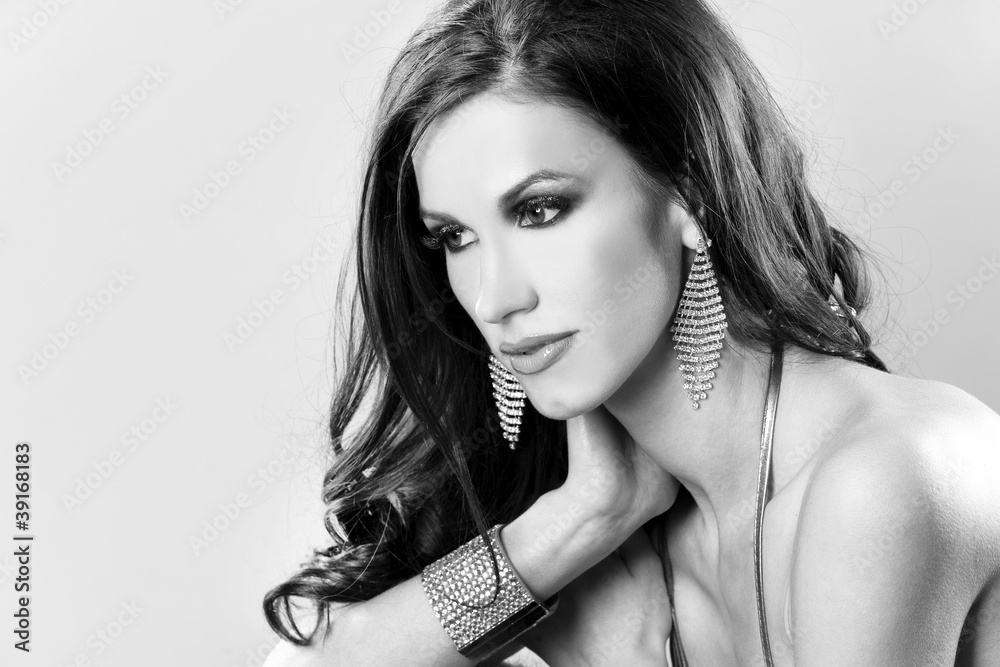 Obraz premium pretty brunette