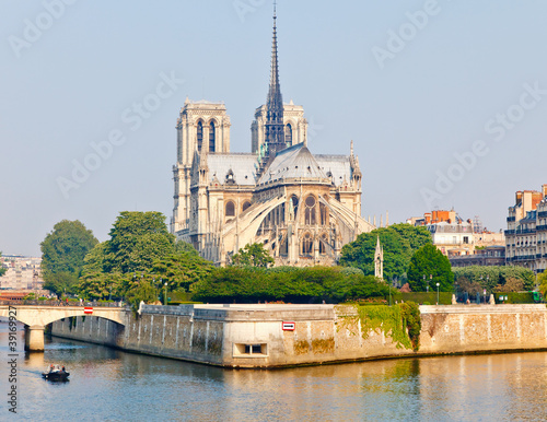 Notre Dame de Paris © sborisov