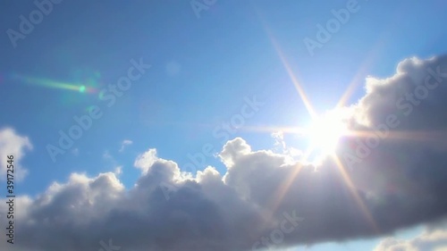 Sonnenstrahlen und Wolken