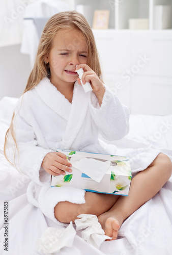Quadro em tela Little girl with a bad case of influenza using nasal spray
