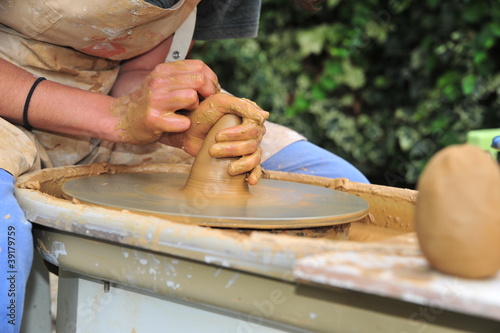 fabrication de poterie artisanale photo