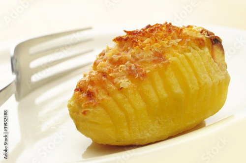 Hasselback potato - patata a ventaglio photo
