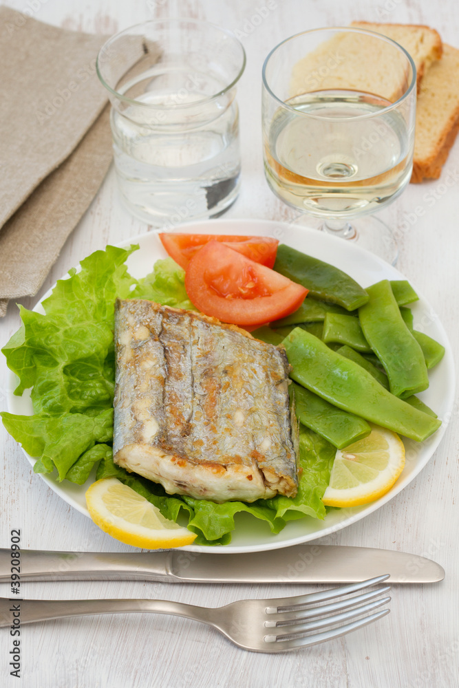fried swordfish with salad and green beans fried swordfish with salad and green beans