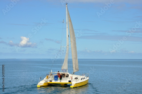 Stampa su Tela Homme qui voyage seul avec son catamaran