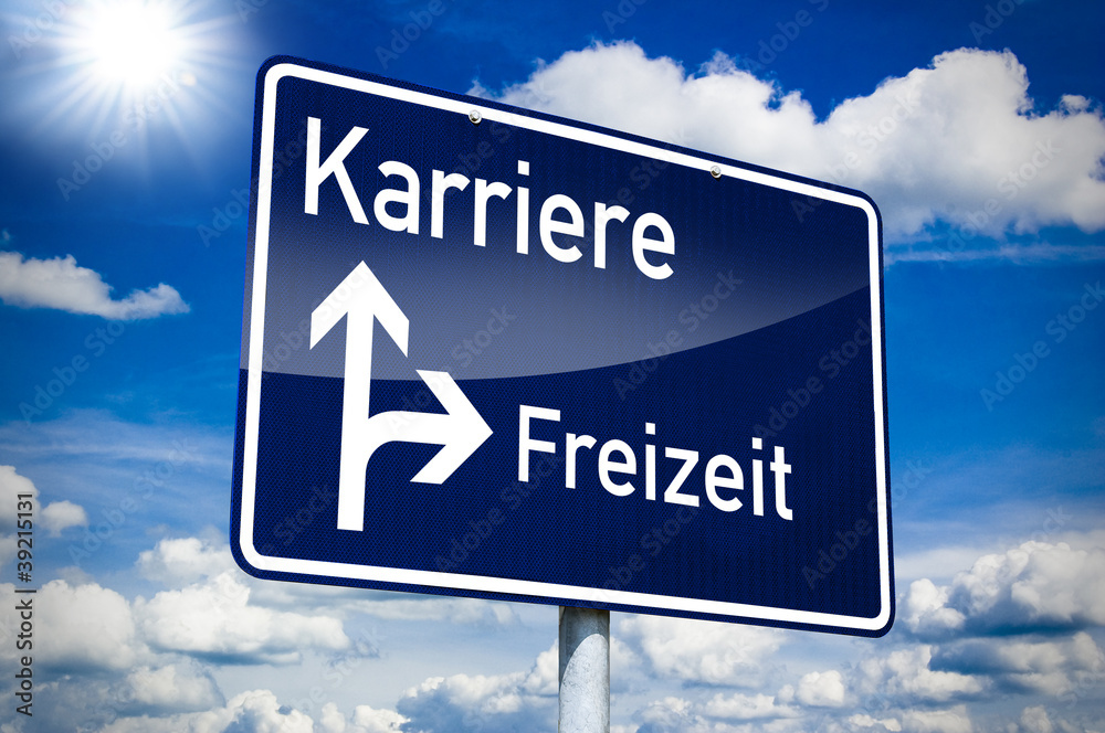 Ortseingangsschild mit Karriere und Freizeit Ortseingangsschild mit Karriere und Freizeit