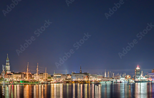 Skyline von Hamburg bei Nacht 2