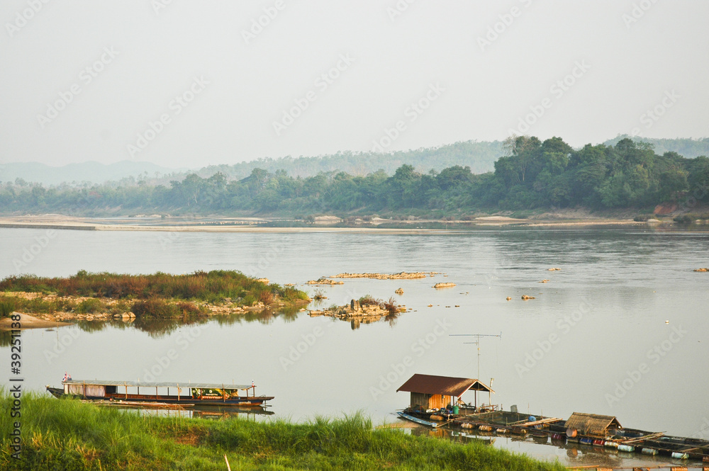 Fototapeta premium MEKONGR RIVER VIEW OF CHIANG KHAN ..