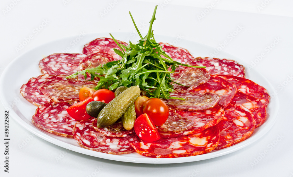 Italian sausage assorted with tomato, cucumber and ruccola