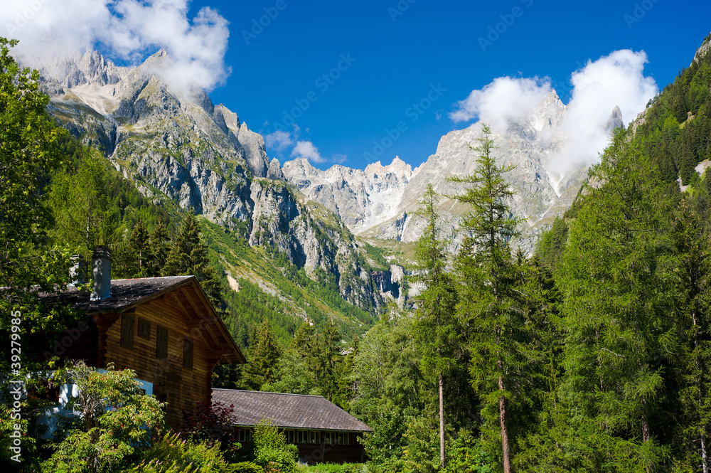 Village montagnard dans les alpes