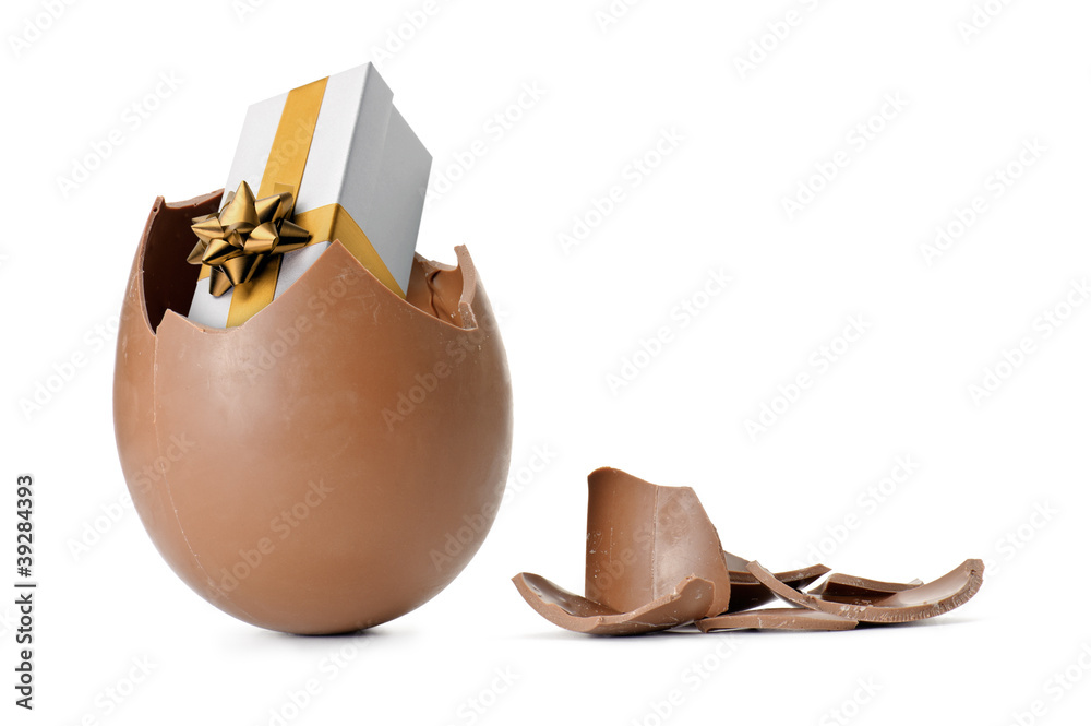 Fototapeta premium chocolate easter egg with surprise