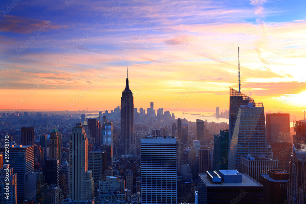 Fototapeta premium New York City skyline at sunset