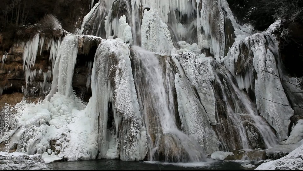 cascade d'eau et de glace