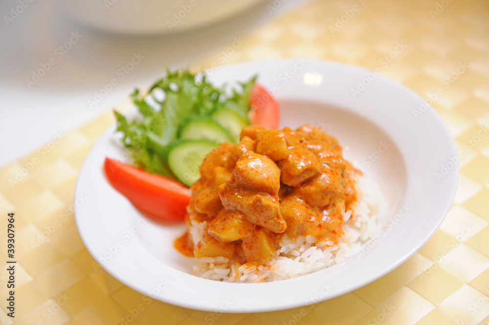 Yellow Curry Chicken with rice (Massaman Curry Chicken) Yellow Curry Chicken with rice (Massaman Curry Chicken)