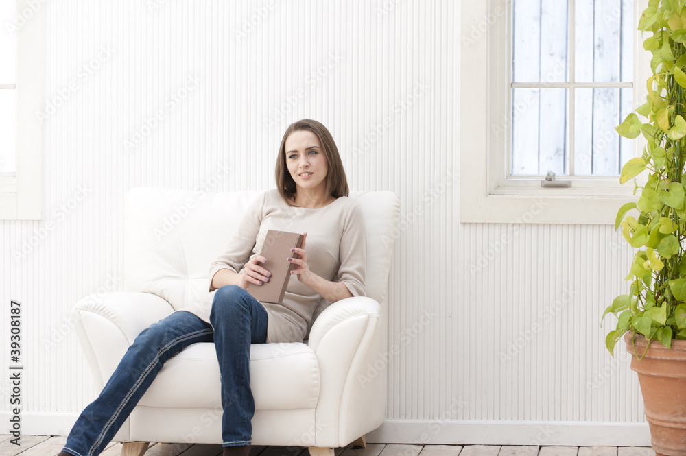 The woman who relaxes The woman who relaxes