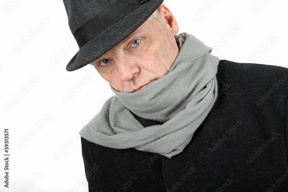 Mann mit Hut und Schal