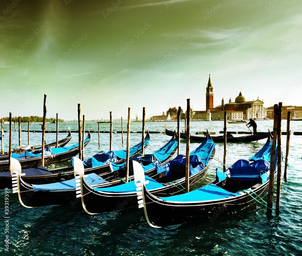 Obraz premium Gondolas on Grand Canal and San Giorgio Maggiore church in Venic