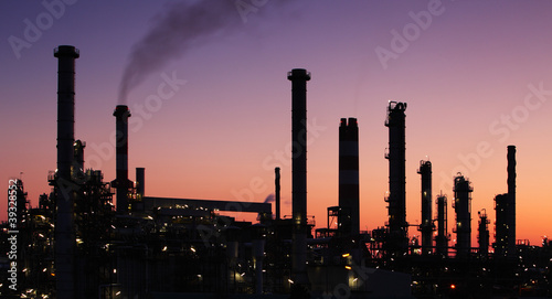 Obraz na płótnie Oil refinery factory over sunrise