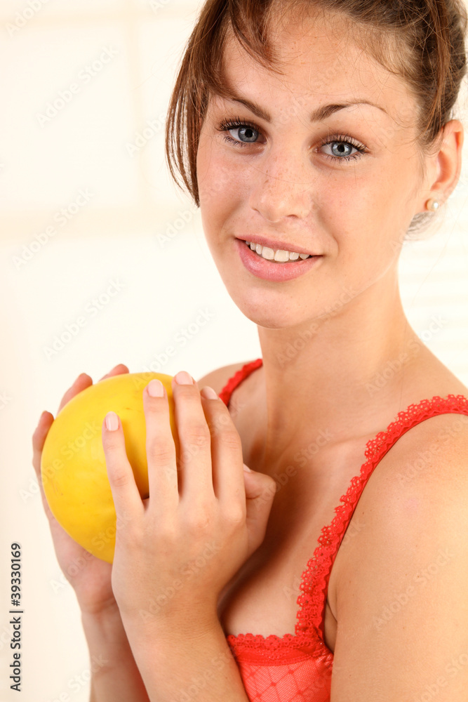 Frau mit Obst Frau mit Obst