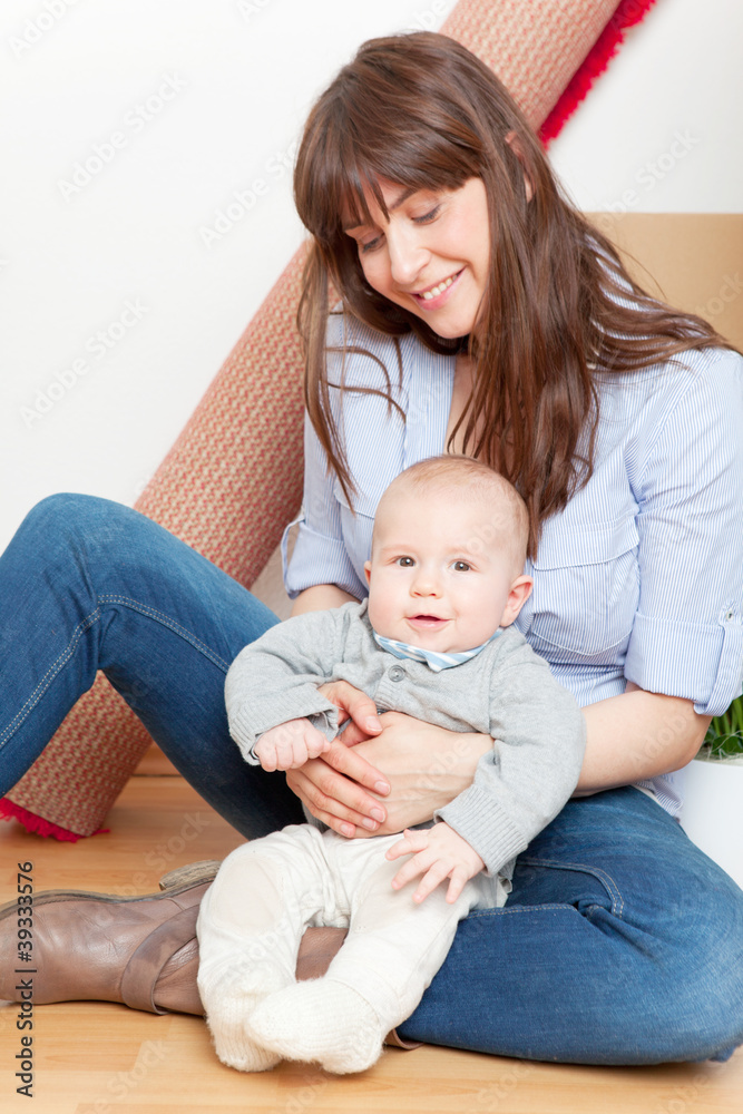 frau mit baby frau mit baby