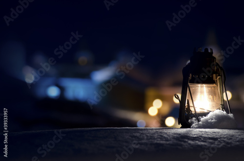 Foto Old Gas Lamp On The Snow