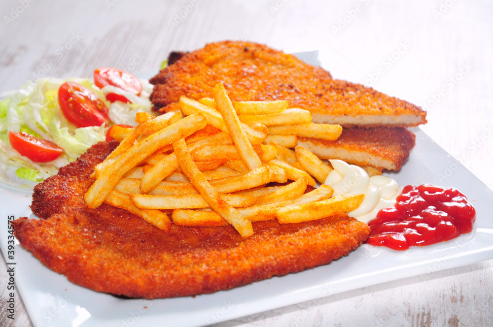 Riesenschnitzel mit Pommes Riesenschnitzel mit Pommes