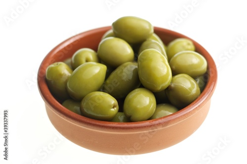 Oliven im Schälchen – freigestellt photo