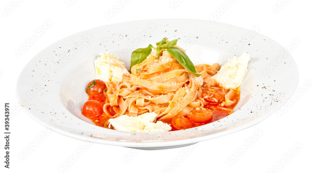 Pasta (tagliatelle) with cherry tomato and mozzarella