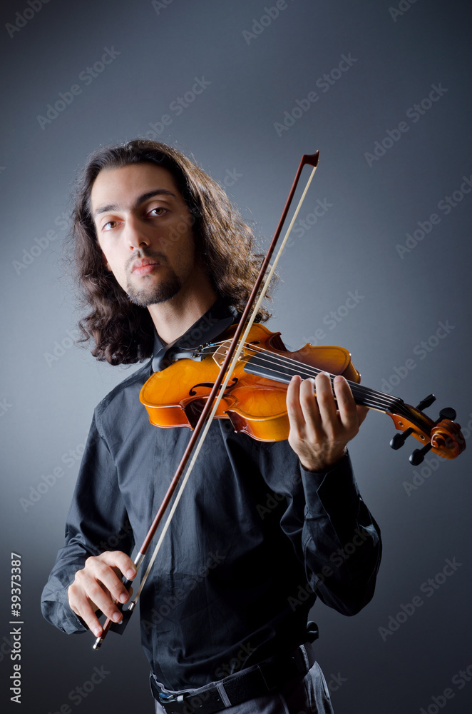 Violin player playing the intstrument