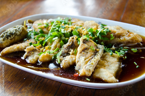 Fried fish topped with sweet sauce.
