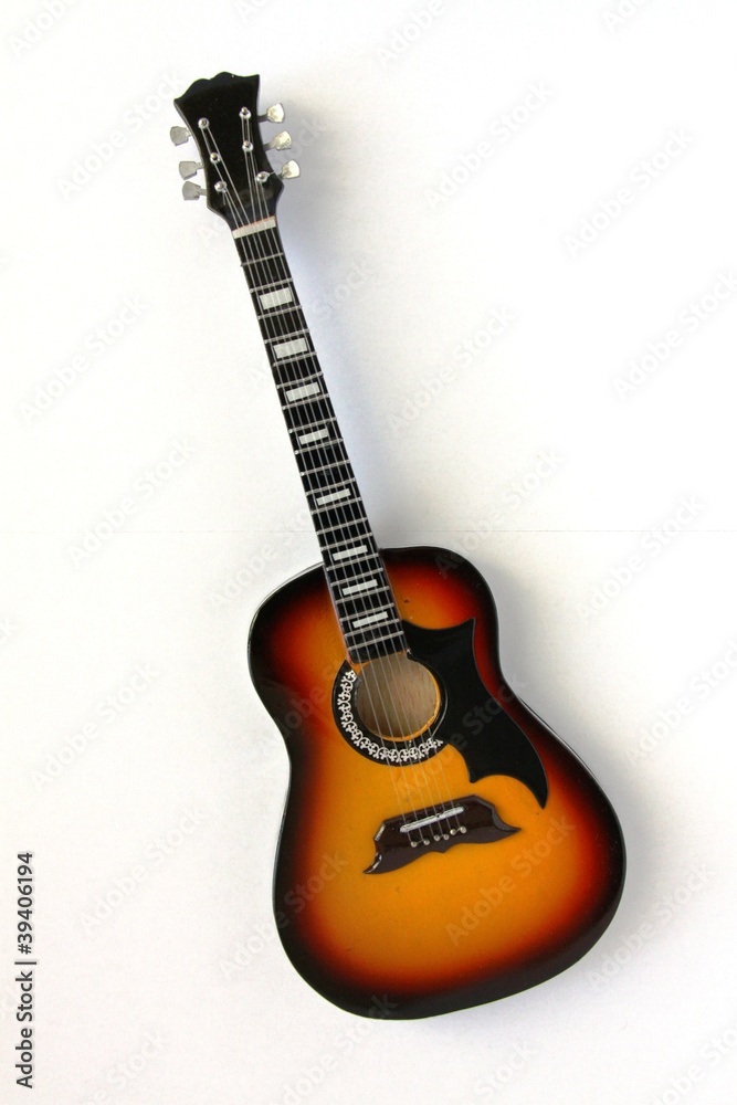 Obraz premium Modellino chitarra acustica
