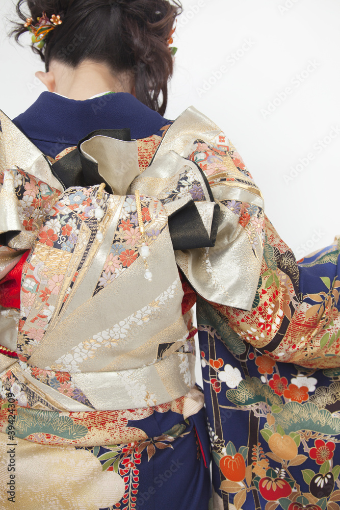 振袖姿の女性の後姿 振袖姿の女性の後姿