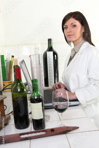Oenologist analysing a wine