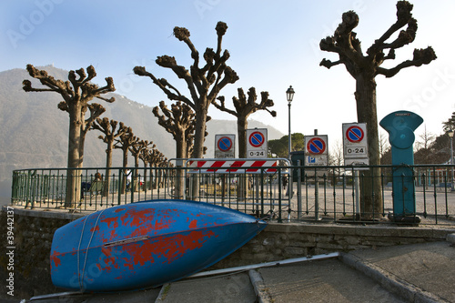Fotografía Cernobbio _ scorcio con elementi blu e rossi