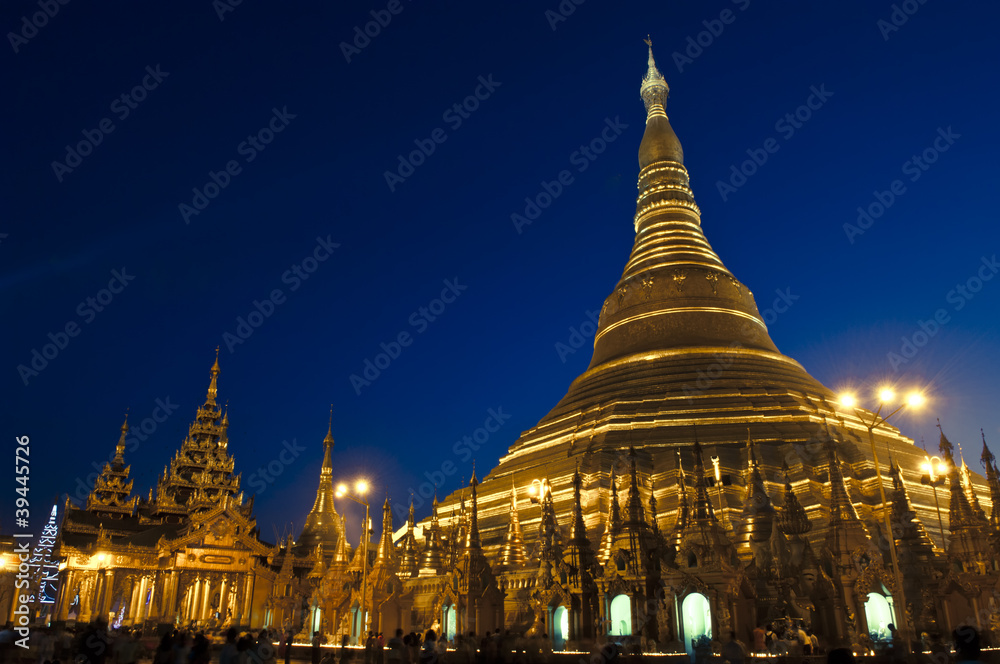 Naklejka premium Shwedagon Pagpoda Yangon Myanmar