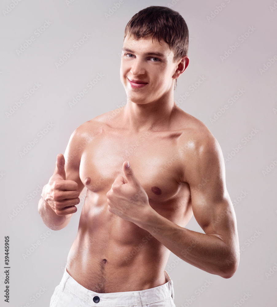 Fototapeta premium muskularny mężczyzna