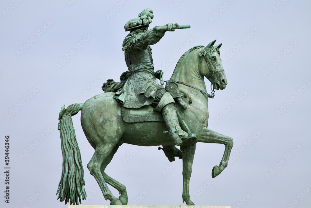 france,78,versailles : chateau, statue de louis 14