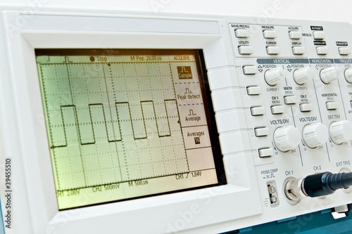 Cuadro en lienzo Digital oscilloscope with square wave on the screen