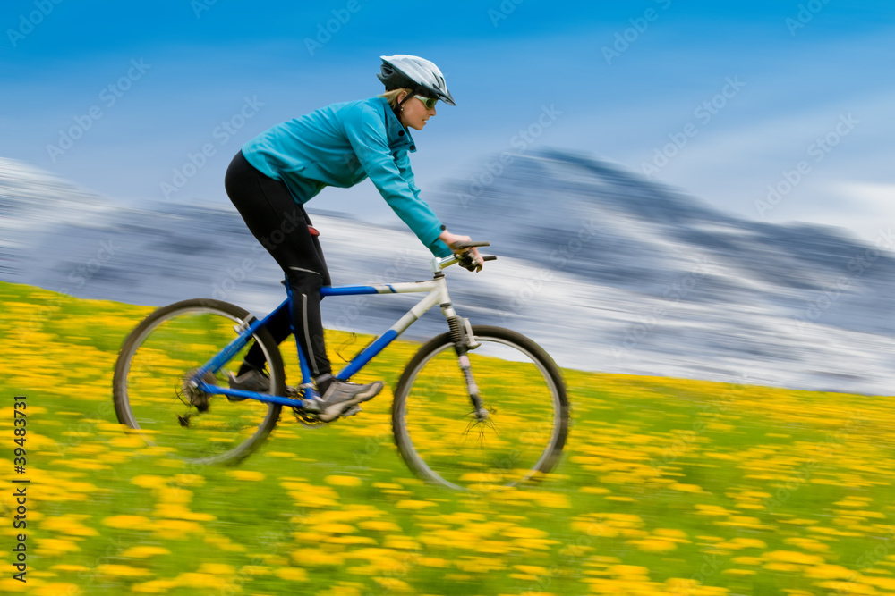 Fototapeta premium Spring mountai biking