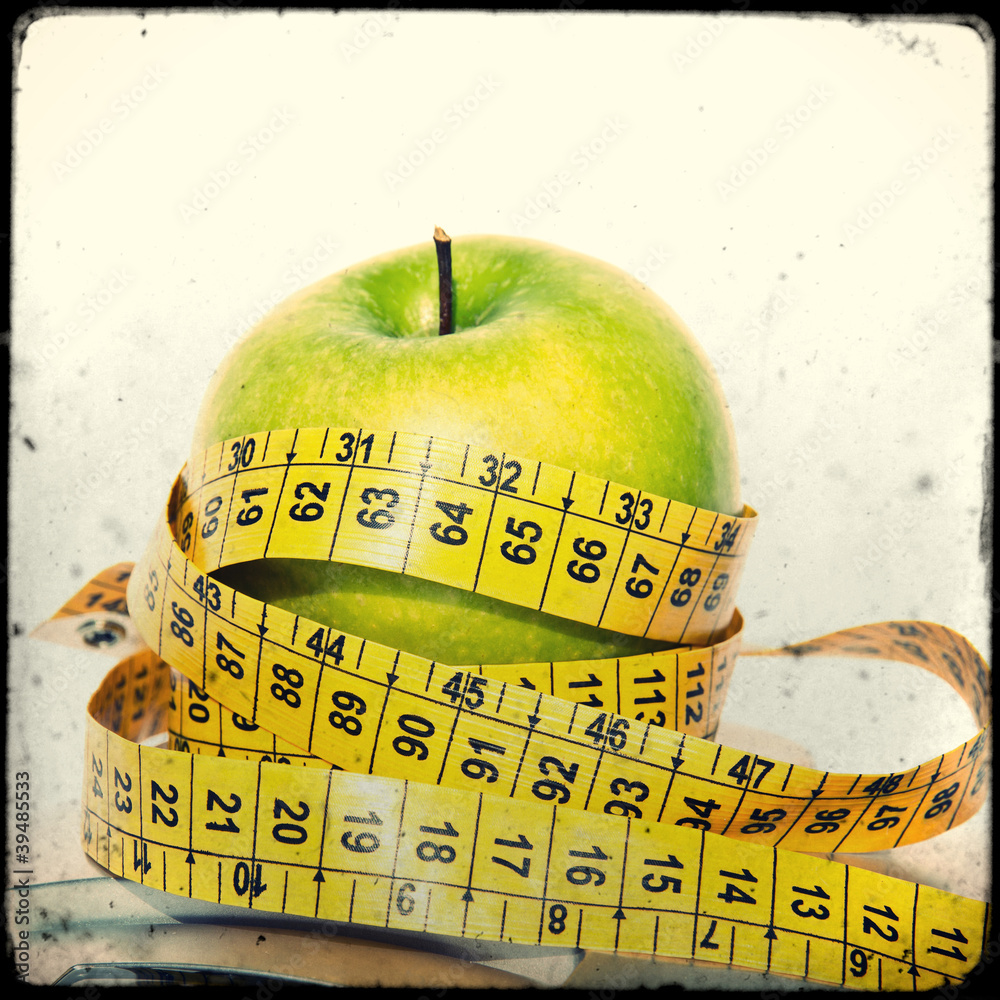Foto Stock Mela verde, bilancia e metro, dieta, salute, alimentazione |  Adobe Stock