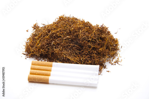 Tabak und Zigarettenhülsen