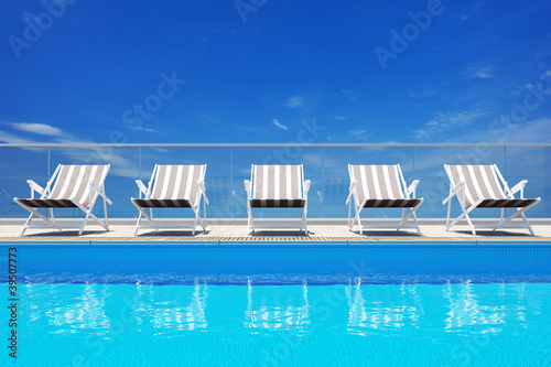 Luxury swimming pool © ungureanusergiu