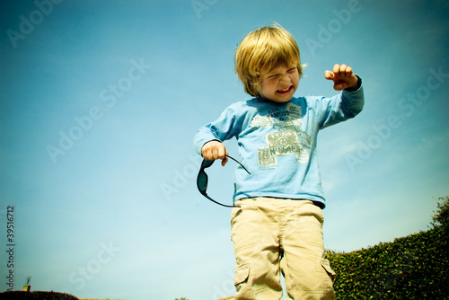 фотографія enfant en colère