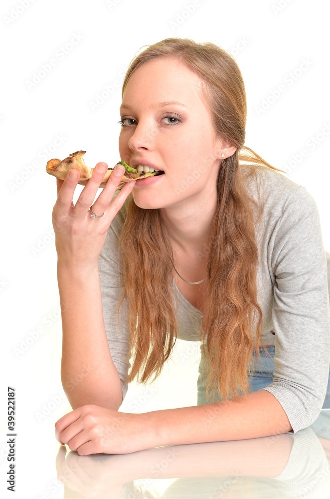 femme mangeant pizza femme mangeant pizza