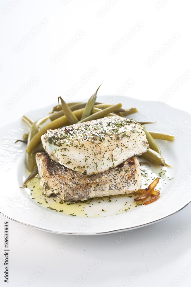 hake fillet with green beans
