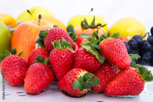 Erdbeeren    pfel und Zitronen Nahaufnahme