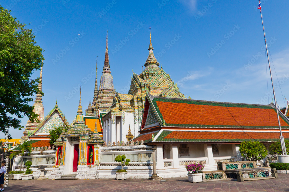 Fototapeta premium Phra Mondop (Hor Tri Jaturamuk) in Wat Pho