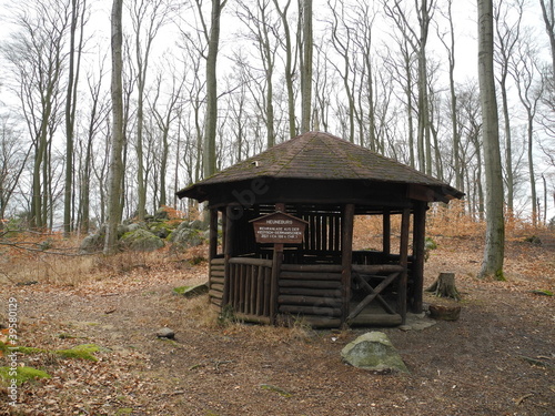Hütte auf der Altscheuer im Odenwald © Fotolyse